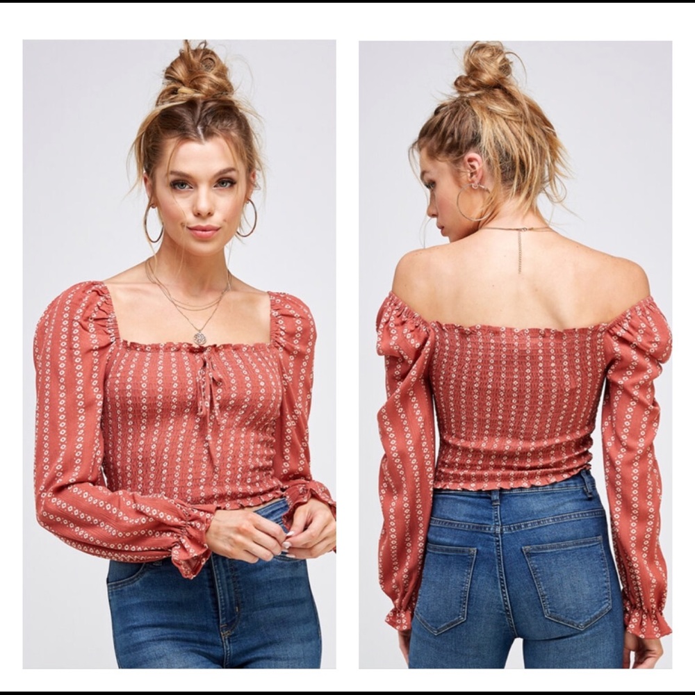 New Boutique off the shoulder smocked crop top - Picture 1 of 8